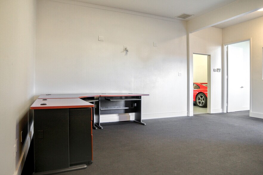 More Photos Of 521 State Pl, Escondido Warehouse For Sale