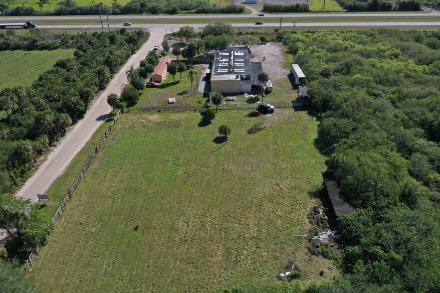 More Photos Of 9891-9915 W US HWY 27, Clewiston Flex For Sale