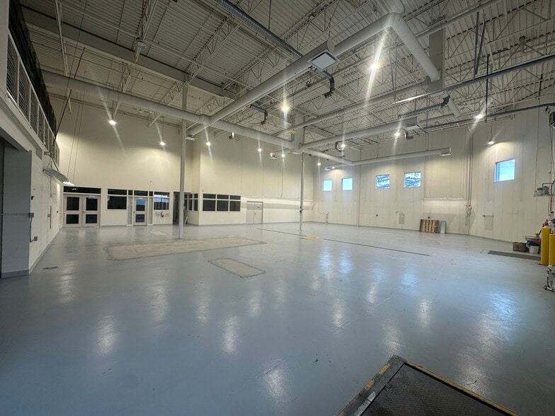 More Photos Of 7019 8th St NE, Calgary Warehouse For Lease