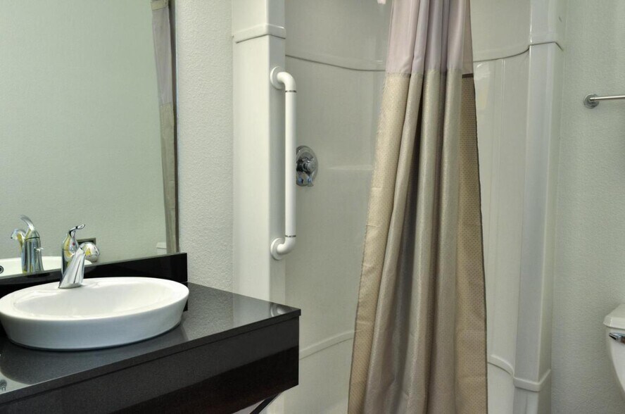 More Photos Of 12733 State Highway 33, Gustine Hotel For Sale