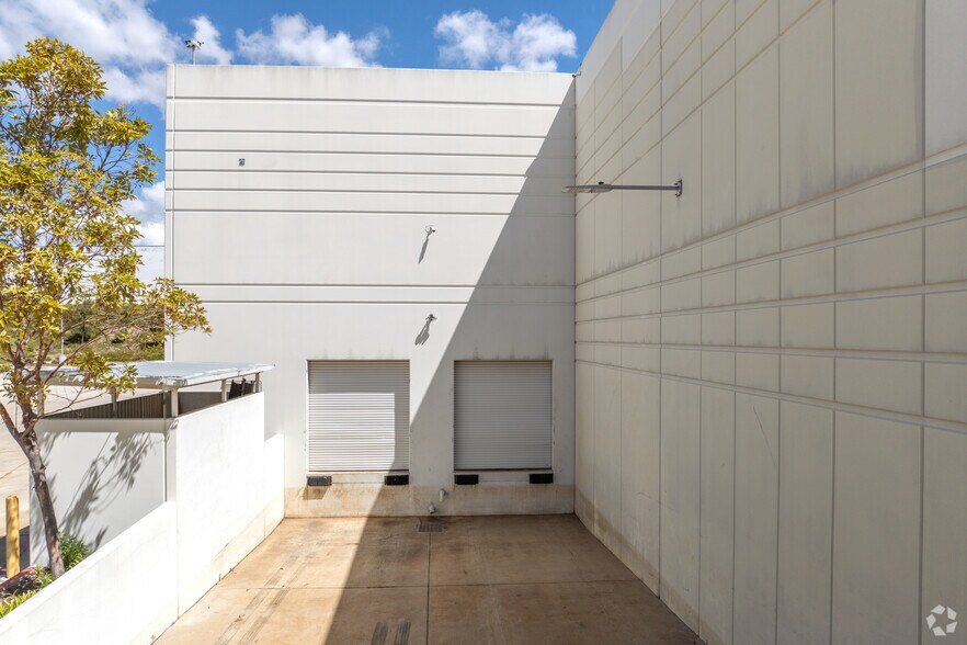 More Photos Of 2633 Progress St, Vista Warehouse For Lease