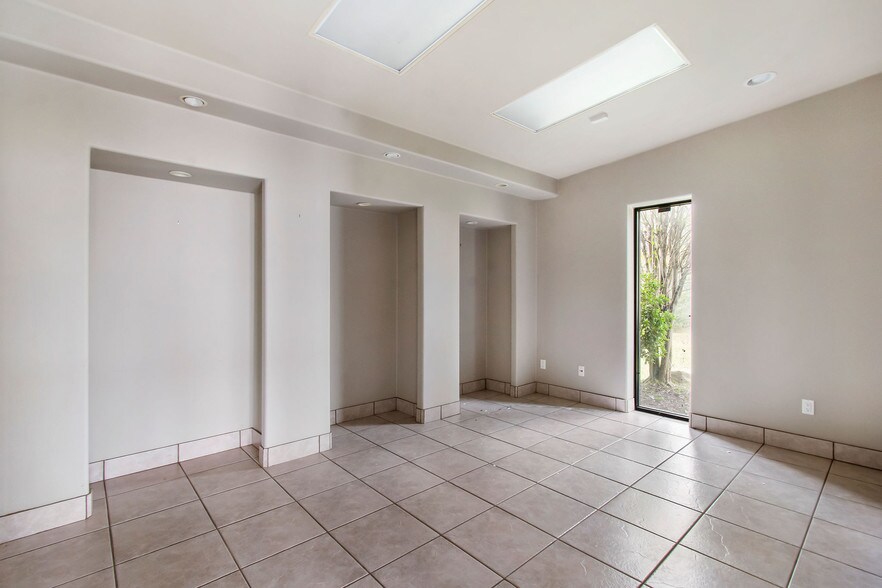 More Photos Of 32219 Tamina Rd, Magnolia Distribution For Lease