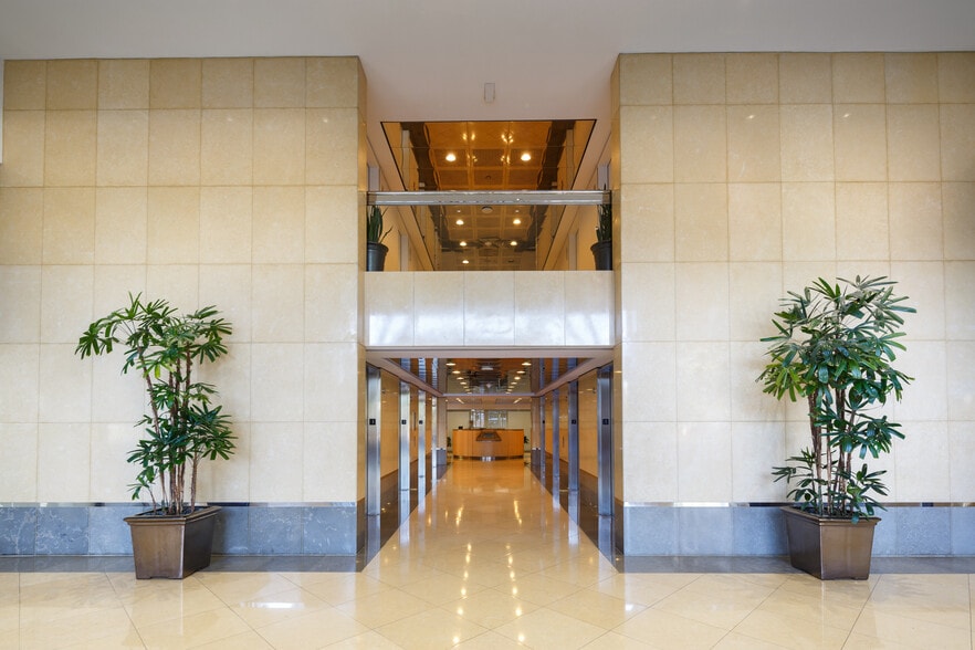 More Photos Of 15760 Ventura Blvd, Encino Office For Lease