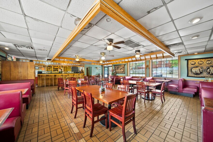 More Photos Of 514 N College Ave, Fayetteville Restaurant For Sale