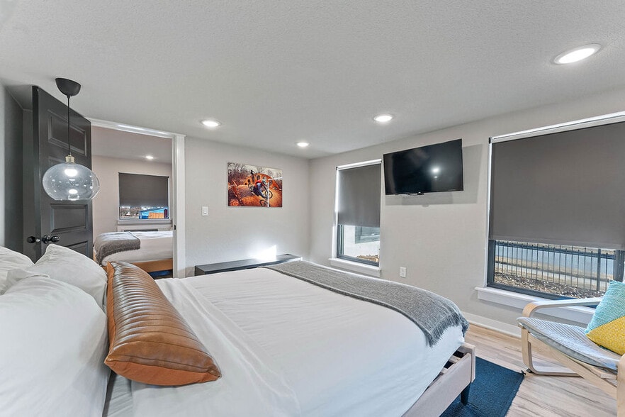 More Photos Of 3400 S Walton Blvd, Bentonville Hotel For Sale