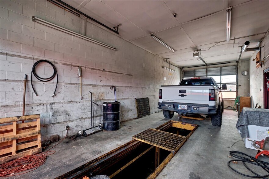 More Photos Of 133 W Blue Lick Rd, Shepherdsville Auto Repair For Sale