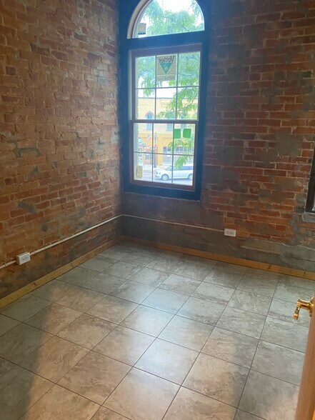 More Photos Of 116 Tecumseh St, Dundee Storefront Retail Office For Sale