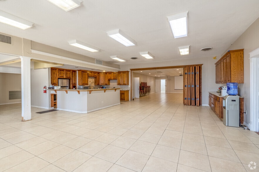 More Photos Of 2915 Broadway Blvd, Garland Religious Facility For Sale