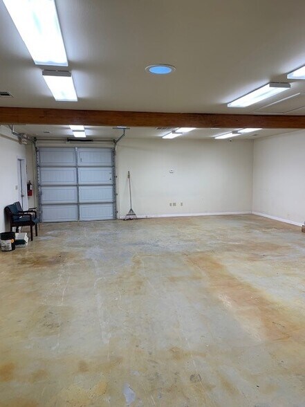More Photos Of 13953 Perkins Rd, Baton Rouge Warehouse For Lease