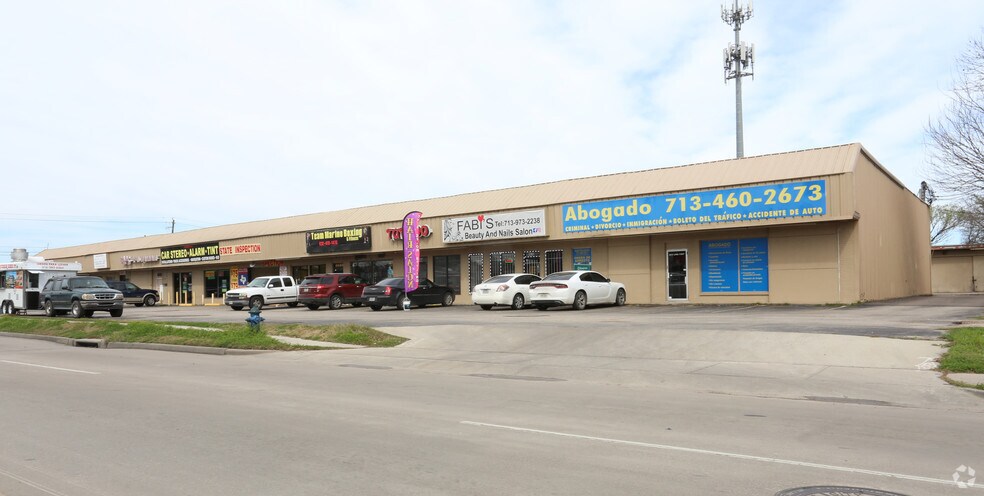 More Photos Of 8612-8632 Long Point Rd, Houston Storefront Retail Office For Sale