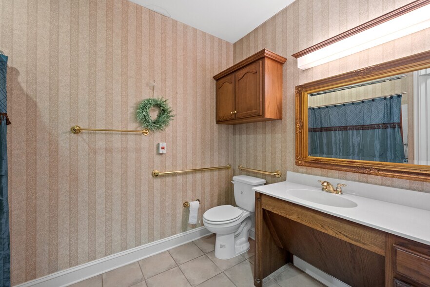 More Photos Of 10171 Papa George St, Daphne Congregate Senior Housing For Lease