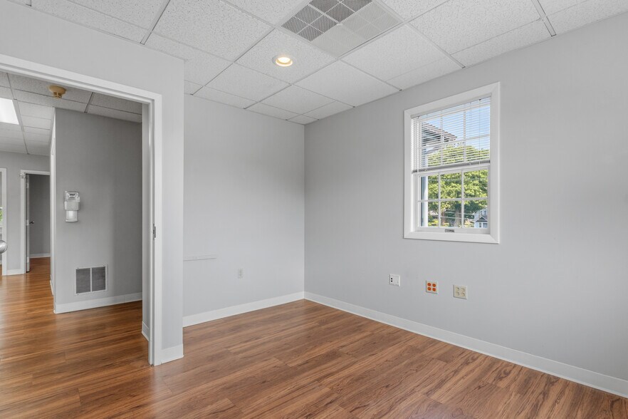 More Photos Of 320 Phillips St, North Kingstown Medical For Sale