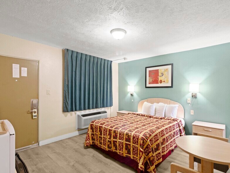 More Photos Of 1349 Idaho St, Elko Hotel For Sale