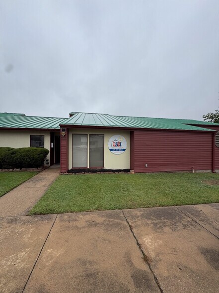 More Photos Of 1102-1108 Poplar Pl, Rogers Medical For Lease