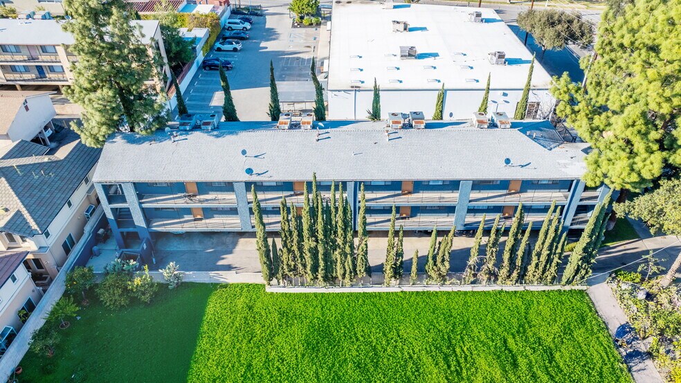 More Photos Of 113 N Grand Oaks Ave, Pasadena Apartments For Sale