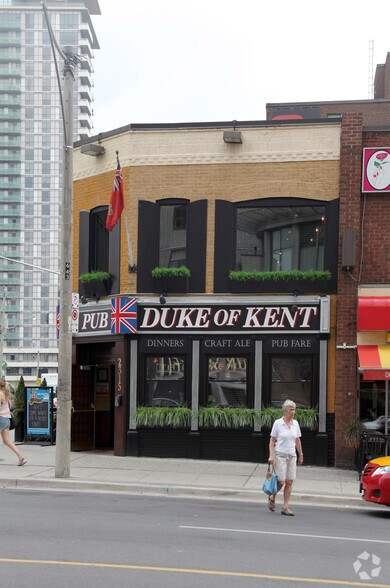 More Photos Of 2315 Yonge St, Toronto Storefront For Lease