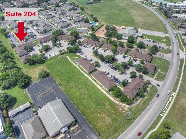 More Photos Of 1619 E Common St, New Braunfels Office For Lease