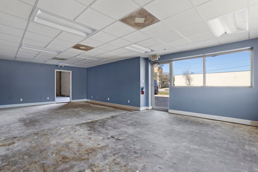 More Photos Of 15237 Russell Blvd, Gulfport Auto Salvage Facility For Lease