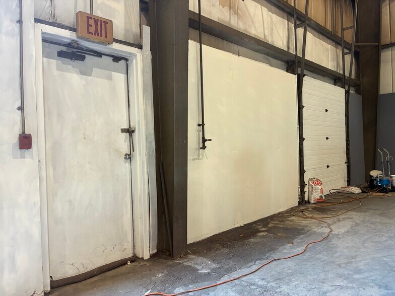 More Photos Of 185 Lafayette Rd, North Hampton Warehouse For Lease