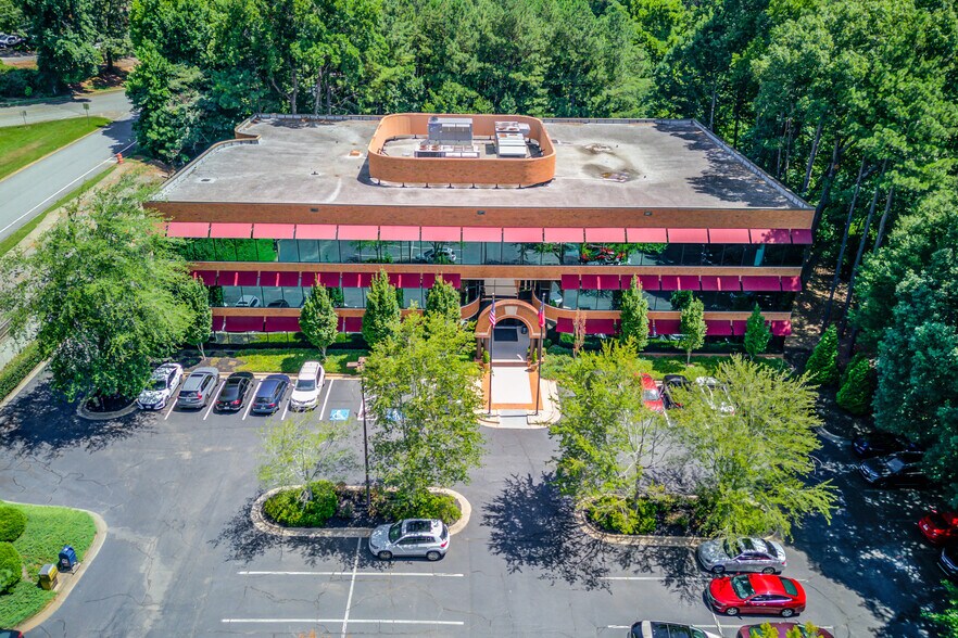 Primary Photo Of 9755 Dogwood Rd, Roswell Office For Lease