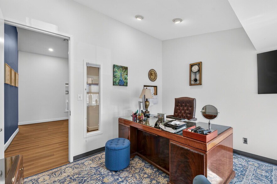 More Photos Of 10130-10134 Colvin Run Rd, Great Falls Medical For Lease