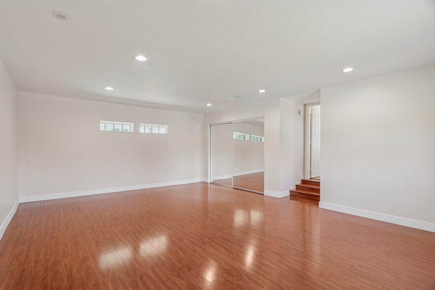 More Photos Of 17148 Stare St, Northridge Apartments For Sale
