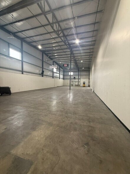 More Photos Of 2710 N Parkland Blvd, Ogden Warehouse For Lease