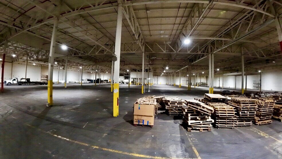 More Photos Of 815 E Kenwood Ave, Decatur Distribution For Lease