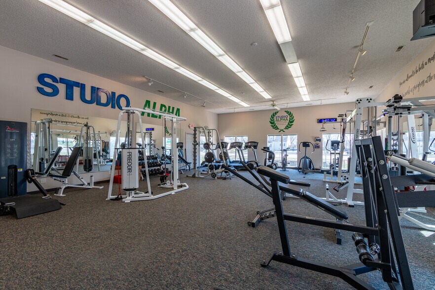 More Photos Of 2500 W 31st St, Lawrence Office For Sale