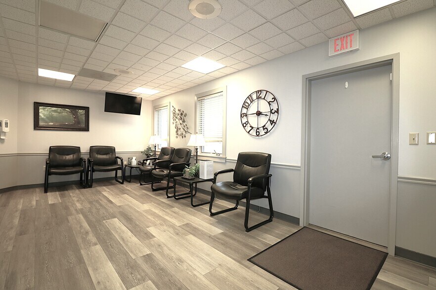 More Photos Of 136 N Ridge St, Monroeville Medical For Sale