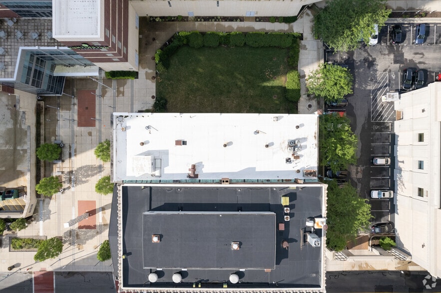 More Photos Of 241 N Superior St, Toledo Office Residential For Lease