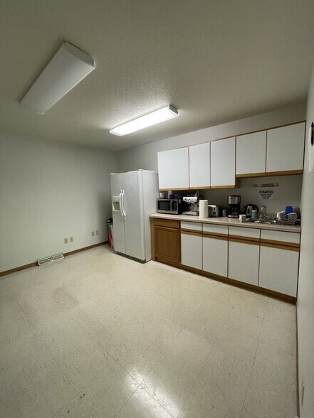 More Photos Of 1440 W Ridge St, Marquette Storefront Retail Office For Sale