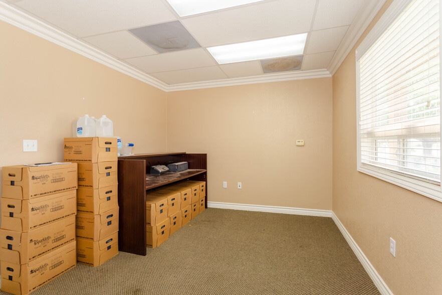 More Photos Of 28101 W Avenue C6, Lancaster Office Residential For Sale