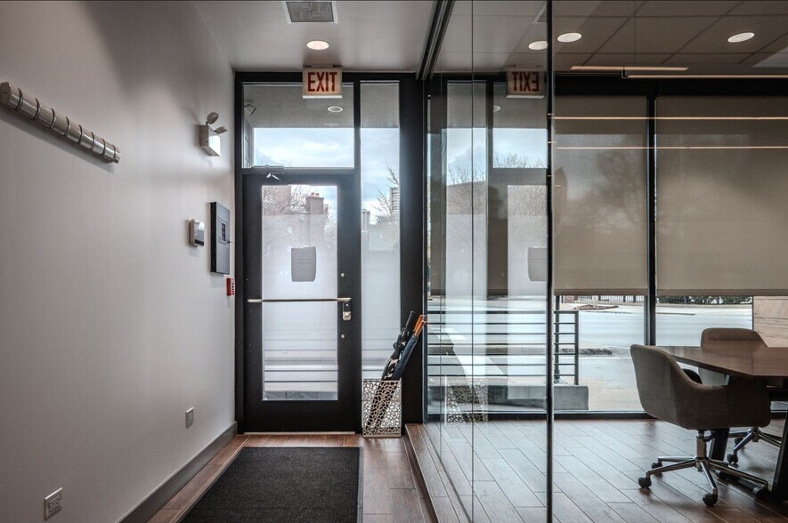More Photos Of 1290 N Clybourn Ave, Chicago Office For Sale