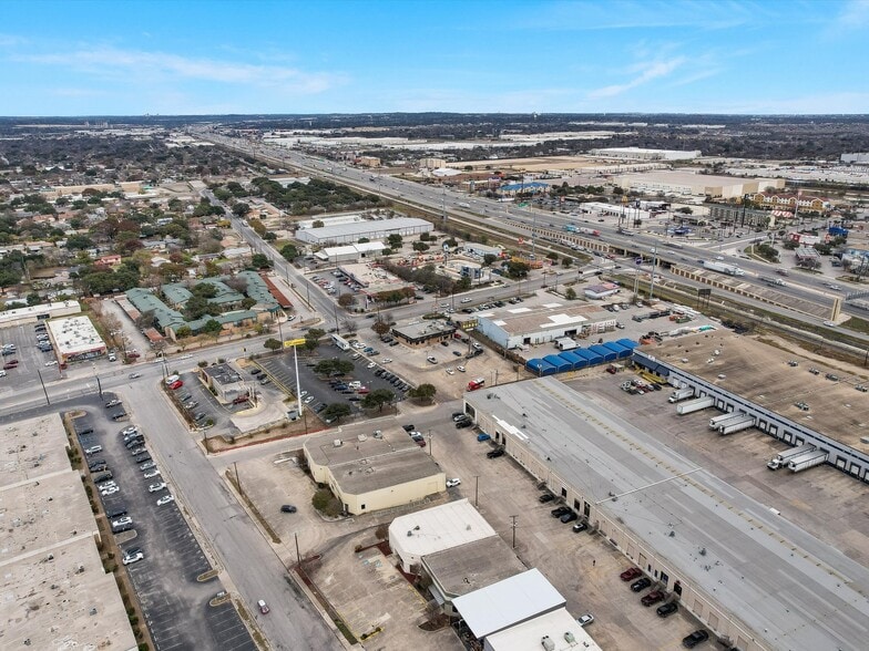 More Photos Of 5810 Rittiman Plz, San Antonio Warehouse For Lease