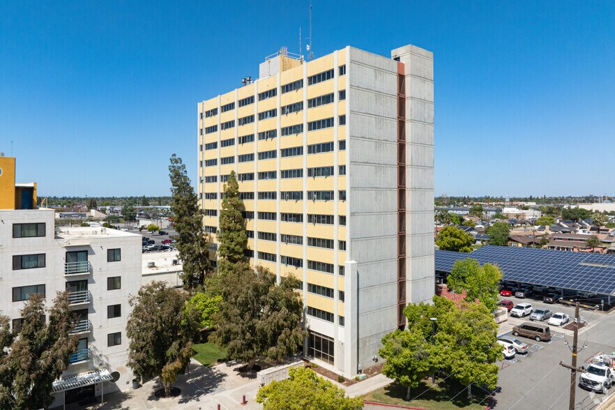 More Photos Of 3015 Wilson Rd, Bakersfield Apartments For Sale