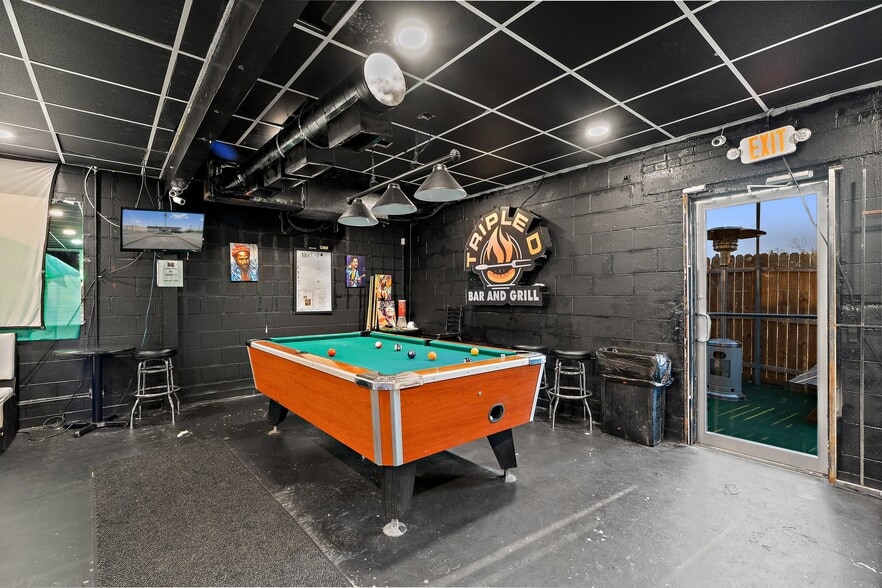 More Photos Of 5215 Singing Hills Dr, Dallas Restaurant For Sale