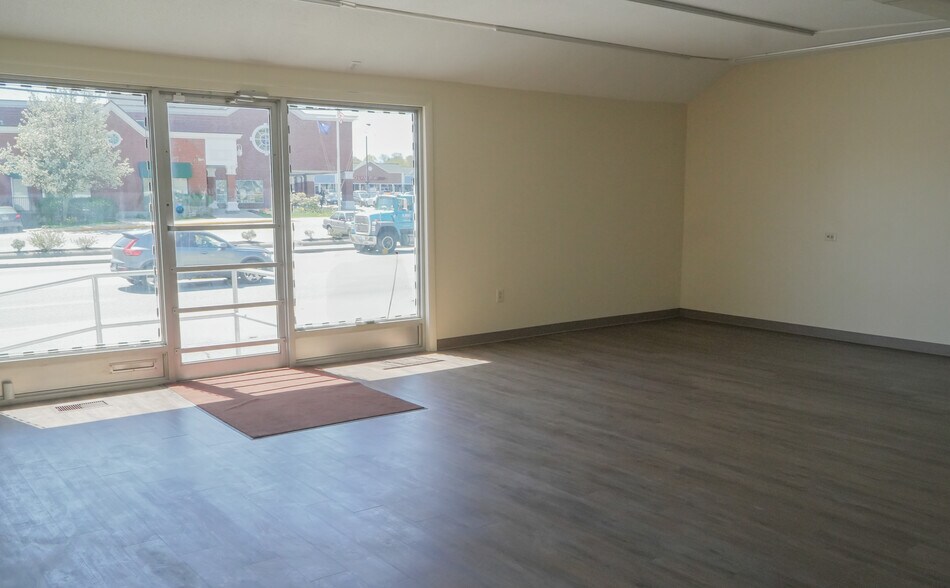More Photos Of 124 E Main Rd, Middletown General Retail For Lease