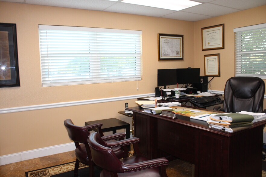 More Photos Of 1505 Lakeview Rd, Clearwater Office For Lease