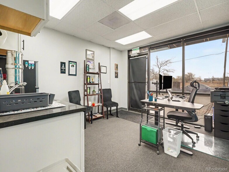 More Photos Of 410-428 Norfolk St, Aurora Light Manufacturing For Sale