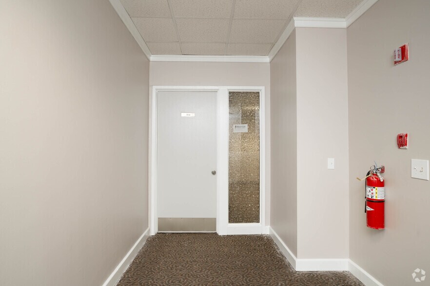 More Photos Of 167 Dwight Rd, Longmeadow Unknown For Lease