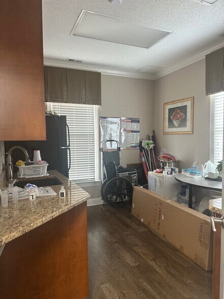 More Photos Of 609 Executive Plz, Fayetteville Medical For Sale