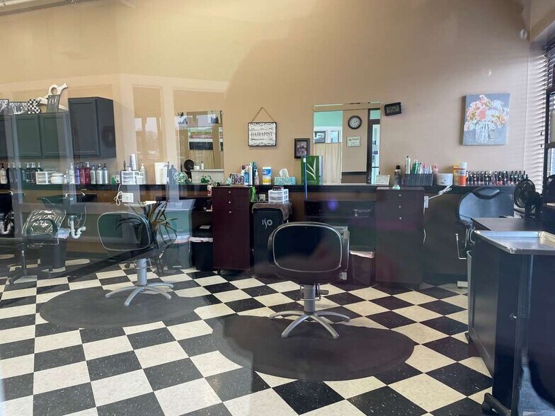 More Photos Of 110-114 S Rum River Dr, Princeton General Retail For Lease