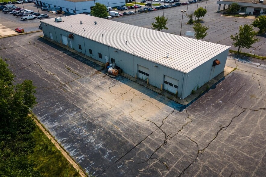 More Photos Of 1910 Moreland Blvd, Champaign Auto Dealership For Sale