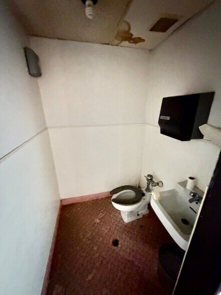 More Photos Of 4020 Midland Blvd, Fort Smith Restaurant For Lease