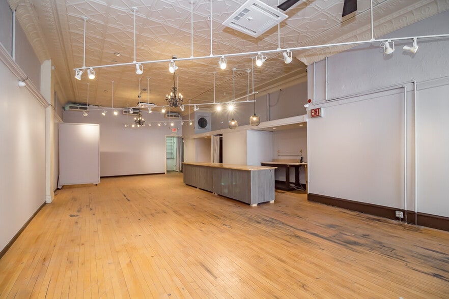 More Photos Of 71 N Williams St, Crystal Lake Storefront Retail Residential For Sale