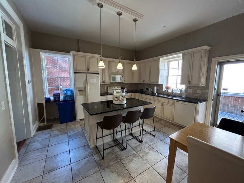 More Photos Of 1307 6th Ave N, Nashville Office For Lease