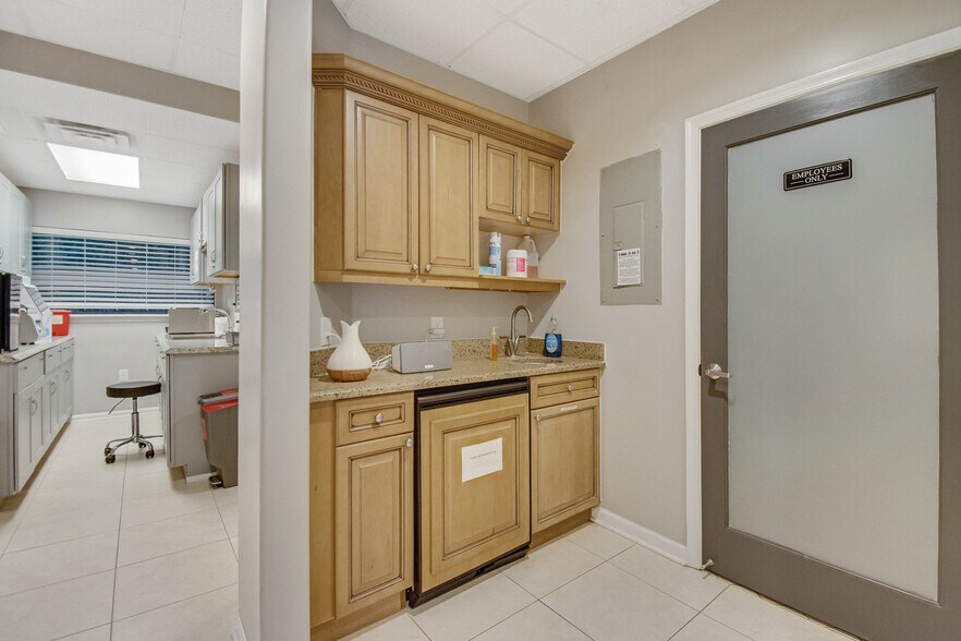 More Photos Of 4540 Southside Blvd, Jacksonville Medical For Sale