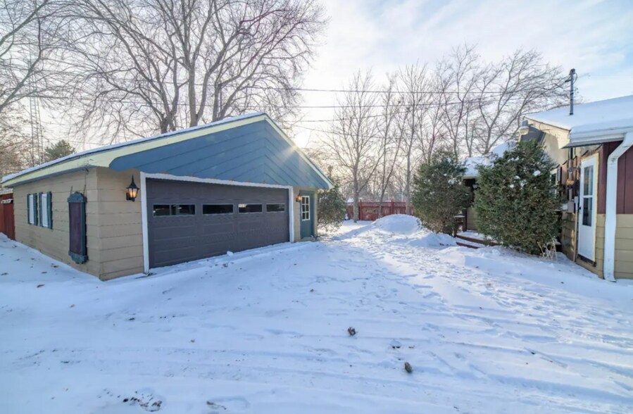 More Photos Of 1773 Superior St, Three Lakes Office For Sale