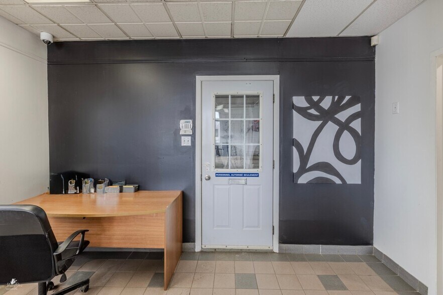 More Photos Of 180 Rue De L'anse S, Beaumont Light Distribution For Sale